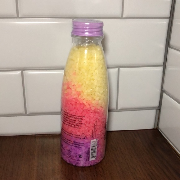 The Creme Shop Hello Kitty Passion Fruit Bath Crystals Salts - Picture 4 of 4